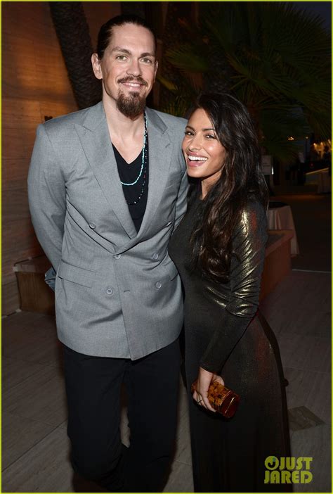 steve howey divorce|Sarah Shahi Details Steve Howey Split, Gushes。